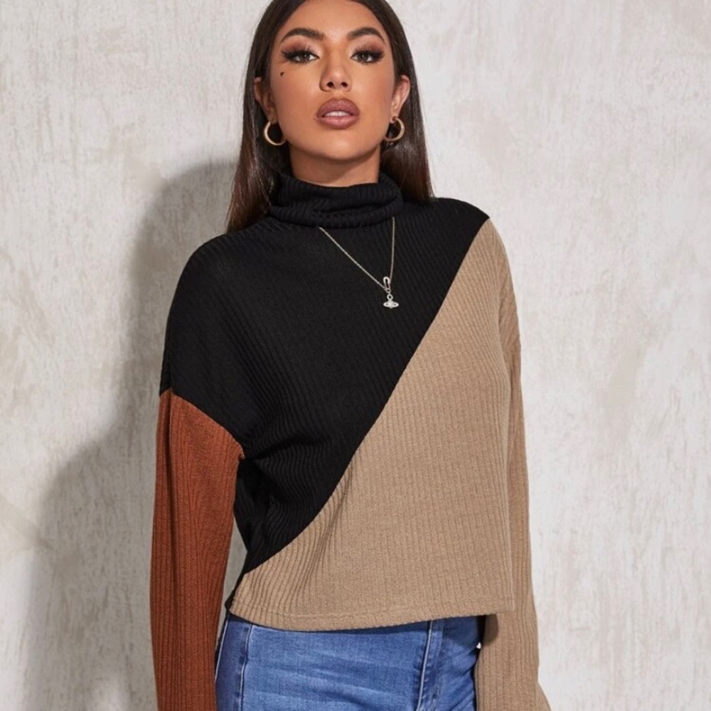 Funnel Neck Color Block Tee - Picture 4 of 5